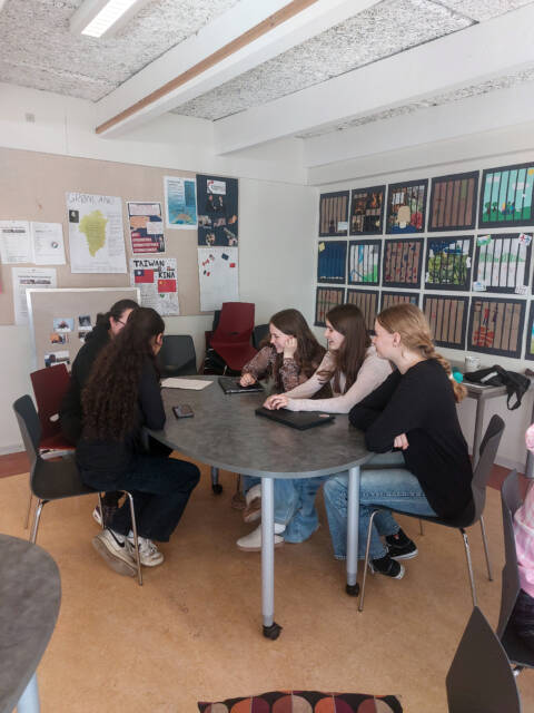 Participation des élèves de 1re STAV en cours avec leurs correspondants danois lors de la mobilité Erasmus +
