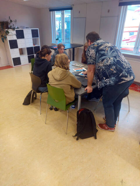 Elèves de 1re STAV en classe avec leur correspondant Danois durant la semaine Erasmus +